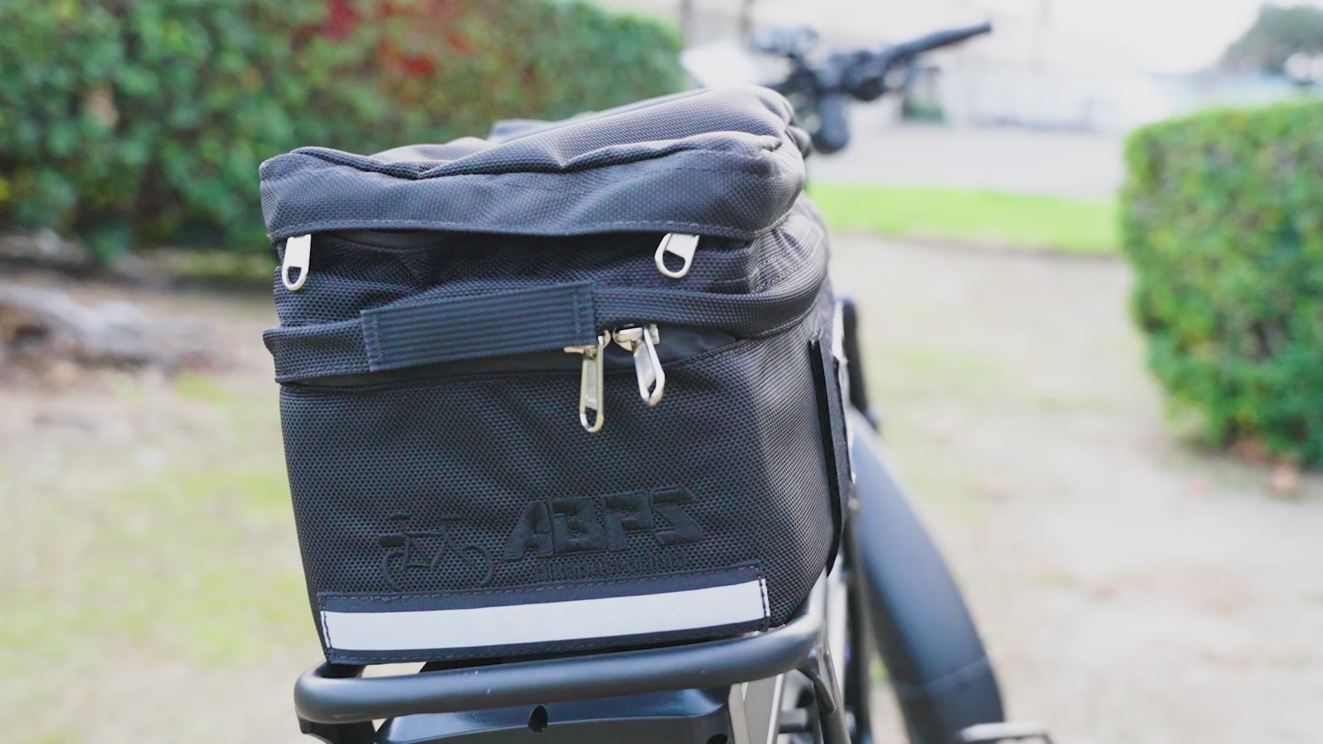 Rear Trunk bag on the bike rack outside showing the bags internal and external properties.